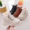 Botas Martin para niños y zapatos ligeros impermeables de cuero para niños con acolchado de algodón y botas cálidas de terciopelo.