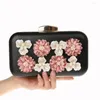 Kvällspåsar Kvinnor Luxur Designer Crystal Hasp Flower Bag Girls Pu Leather Axel For Wedding Female Day Clutch WY207