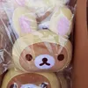 Oreillers en peluche Coussins Kawaii Lapin de Pâques Rilakkuma Oreiller en peluche Anime Forme de tête d'ours Oreillers ronds mignons Décor Maison Canapé Chambre Décoration Enfants Jouets 230802