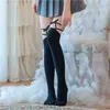 Meias femininas pretas sensuais alças design de moda sobre o joelho meias versáteis casuais femininas confortáveis para todos os jogos