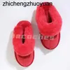 Designer Hot 2023 klassische Uggss-Hausschuhe, Puffer-Sandalen, australische Stiefel, Ziegenkokettenfell, Schaffell, warme, pelzige, flauschige Slides, kurze Damenstiefel