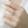 Bagues de grappe HI MAN 925 Sterling Silver Light Blue Triangle Zircon Bague Pour Femmes Petite Petite Amie Fraîche Banquet Cadeau Bijoux