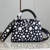 Explosion Dames schoudertas YK Capucines BB M46409 clutch Reliëf generfd Empreinte rundleer Infinity Dots print S Lock sluiting zak Luxe designer