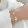 Schakelarmbanden Japans en Koreaans Ins Koude stijl Legering Bloemvormige armband Temperament Dagelijks gebruik Lady Little Daisy Female