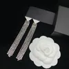 Nuevos diseñadores pendientes de aro de oro Joyas de diseñador Pendiente de plata de moda para mujer Pendientes de triángulo de fiesta Pendientes de botón de boda 2308032Z