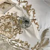 Juegos de cama Blanco Lujo Europeo Royal Gold Bordado 60S Satén y algodón Juego Funda nórdica Sábana o fundas de almohada ajustables 230802