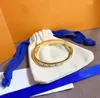 Nuevas pulseras de moda Pulseras para mujer Joyería de diseño de lujo Chapado en oro de 18 quilates Acero inoxidable Pareja de bodas Regalo Accesorios de pulsera al por mayor