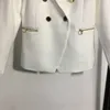 Blazer de trabajo Chaqueta de oficina de diseñador para mujer Personalizada B Con monograma Bolsillos con cremallera y doble botonadura Blazers ajustados Blanco Negro 2 colores Ropa superior comercial para mujer