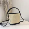 Berömd designer kvinnors väska varumärke mode hink väskor laffia gräs virkning halm axel handväska sommarstrand små väskor kors body hasp handväska väska