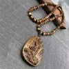 Collier avec pendentif Guanyin en bois d'agar pour garder le texte en bois sûr et de bon augure pour les femmes