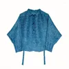 Женские блузки отворотная грудь джинсовая куртка 2023 Лето маленькая кардиган серо -белая плиссированная топ -солнцезащитный крем