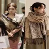 Designer classique chaleureux nouveau jiang shuying même étoile célébrité en ligne cachemire haut de gamme comme écharpe pour le châle d'épaississement de l'hiver pour femmes à double usage