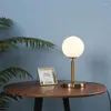 Lampade da tavolo Modern Nordic Bedroom Comodino Creative Glass Ball Luci decorative LED Simple Study Desk Light Invia lampadina E27