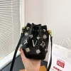 Lady Luxury Tasarımcılar Çanta Kovaları Üst Çantalar Çanta Crossbody Buck Bag Kadın Tasarımcı Tote Klasik Drawstring Omuz Cüzdan CSG2404182-12