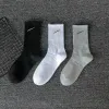 Meias esportivas meias masculinas e femininas meias esportivas de algodão 10 cores 3 comprimentos preço de atacado ins hot style2023