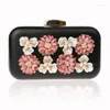 Kvällspåsar Kvinnor Luxur Designer Crystal Hasp Flower Bag Girls Pu Leather Axel For Wedding Female Day Clutch WY207