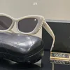 Дизайнерские солнцезащитные очки для женщин Мужские модные модель Специальное ультрафиолетовое ультрафиолетовое письмо 400