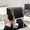 Designer -baga torebka torebka na ramię Crossbody Crosskin skórzany złoty metalowy łańcuch mały złotą kulę Karbobę worka do ciała mini