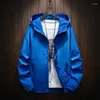 Kurtki męskie Mężczyźni Autumn Spring Bomber Kurtka z kapturem Windbreaker Zipper Casual Workroof Coats Fashion Outdoor Adventure