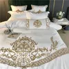 Juegos de cama Blanco Lujo Europeo Royal Gold Bordado 60S Satén y algodón Juego Funda nórdica Sábana o fundas de almohada ajustables 230802