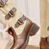 Top Fivela Detalhado Botas de Joelho Redondo Toe Bombas Saltos para Meninas Mulheres Designer de Luxo Moda Ins Botas Camurça Sola de Couro Sapatos Calçados de Fábrica 35-40