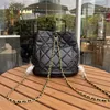 C Womens Designer Diamond Lattice Sac à dos Seau Sacs Cordon Designer Turn Lock Golod Metal Hardware Matelasse Chaîne Épaule Sacs à main avec logo