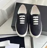 Luxuriöse Designer-Kleiderschuhe, modische, klassische, flache Schnür-Sneaker, schwarze, weiße Denim-Low-Top-Loafer mit dickem Boden und Spleiß-Mokassins, Größe 35–41