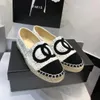 قناة مسطحة الكعب CC Sneaker قناة Espadrilles تنس فستان حذاء فاخر في صياد أصفر أسود أحذية مصممة نسائية جلدية جلدية غير رسمية أحذية تويد المشي الحذاء