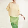 Kvinnors T-skjortor Kvinnors skjorta för sommaren 45-75 kg 2023 Fashion Solid Color Half Sleeve Loose Stretch Miyake Pleated Tops