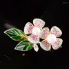 Brosches Fashion Elegant Luxury Sparkling Cubic Zirconia Emamel Flower Women High Quality Metal Pins for Clothes Smycken