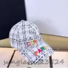 La moda va con tutto Cappellini da baseball Berretto da baseball da donna Moda uomo Patchwork Ricamo Casquette Coppia Lettere color arcobaleno Cappelli