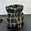 Designer Womens Bucket Bag Vase Bag Classic Woolen Hardware Metal Emamel Buckle Justerbar axel Crossbody Bag Luxury Handväskor Mini axelväskor Sacoche 18cm