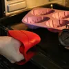 Bordmattor Högtemperaturbeständig värmeisolerande Scald Silikonhandskar som håller köksverktyg Casseroles Soppkrukor Ognar