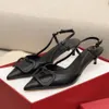 مصمم صندل Slingback الكعب أحذية امرأة كعب من الكعب المتبادل مضخة مدببة إصبع قدم الباليه مسطحة حقيقية من الجلد الأسود الفضي الأحمر بيج عالي الكعب للنساء