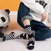 Femmes chaussettes 1 paires mode hommes Tube personnalité AB à la mode irrégulière motif géométrique Harajuku rue Sport quatre saisons