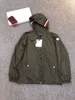 Designer Jacket Men Luxury Brand New Spring Hommes et femmes Hooded Windbreaker Jacket Coat Sunbreaker Badge NFC Designer Men Vêtements g9Nw #