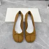 Chaussures habillées printemps européen et américain bout fendu chaussure unique femme talon moyen cuir peau de mouton peu profonde chaussures sabot de porc 230803