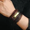 Braccialetti con ciondoli Bracciale in pelle vintage per uomo Perline di legno multistrato intrecciate con toppa gialla Gioielli in corda da tirare