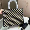 2023 New Luxury Designer di lusso da donna Tote Bag Borsa da donna Borsa da ricamo di lusso Borsa da donna Corriere Moda Borsa a tracolla Borsa inclinata di lusso