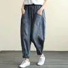 Kvinnors jeans fashionabla lappdesigns vintage elastiska midja 2023 Sommarkläder Lossa all-matchfickor denim Capri Pants