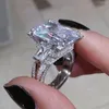 Anneaux de mariage Huitan luxe cristal cubique zircone mode carré en forme de bague pour les femmes fête couleur argent bande bijoux 230803