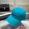 Diseñador de gorras de béisbol Versión correcta Paris New Washed Denim Baseball Hat Hombres y mujeres Moda coreana Bordado de letras Lengua de pato versátil TJMA