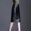 Юбки 2023 Осенняя и зимняя кожаная кожаная женская юбка для карманной юбки Женская высокая талия длины