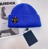 Fashionable Designer Märke läder bokstavstryck skalle kepsar lyx unisex höst vinter ren bomullsgodis färg beanie utomhus hålla varm ull stickad hatt