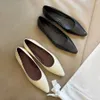 Sapatos femininos de grife da linha Sandálias de ponta plana Sapatos de casamento de escritório Sapatos casuais mocassins de pele de cordeiro Preto branco com caixa