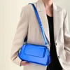 Kvällspåsar mode axel för kvinnor shopping väska pu laser glans crossbody fast färg högkvalitativ designer blå svart handväskor 230804