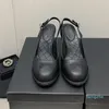 Sandálias de grife Salto alto 8,5 cm Verão romântico Sapatos de couro de cetim de seda diamante para mulheres Sapatos de salto alto