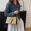 Fabryczne hurtowe damskie torby na ramię 3 kolory w stylu zachodnim wytłoczona torebka Słodka metalowa klamra łańcuchowa torba klasyczna torebki mody 4138#