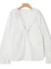 Kvinnors T-skjortor 2023 Autumn Women White eller Stripes Shirt Ruffles V-ringning Spetsstitching Sweet Chemise Long Fleche Sleeve Kvinnlig blus