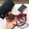 2024 Top -Designer Luxusdesigner Sonnenbrillen Neue Familienstil Square Frauennetz Red Pearl Chain Sonnenbrille CH5487